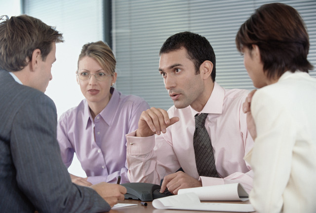 Équipe de travail qui collabore